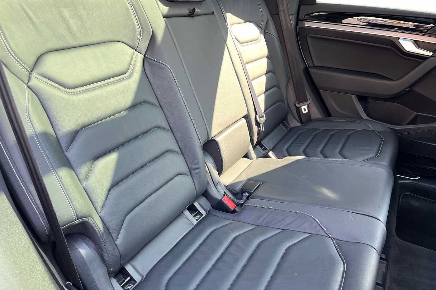 Volkswagen Touareg 3.0 TDI V6 Black Edition SUV 5dr Diesel Tiptronic 4Motion Euro 6 (s/s) (286 ps)